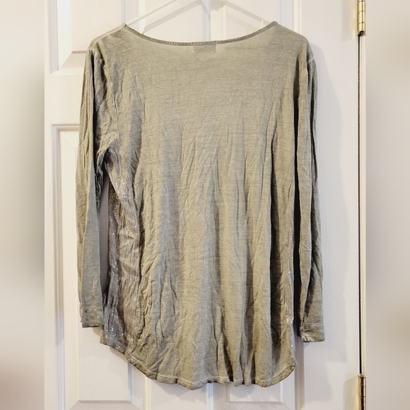 Beautiful top - Picture 2 of 3